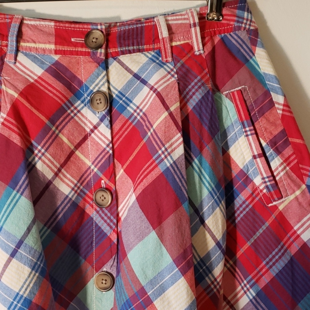 Plaid Center button skirt with pockets. B47 - Picture 3 of 6